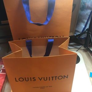 2 Louis Vuitton store paper bag !!